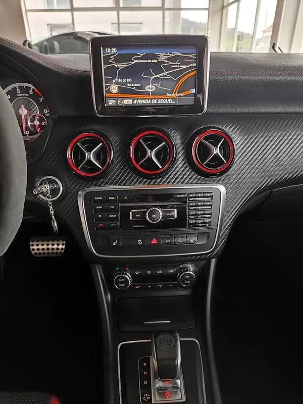Mercedes-Benz A 45 AMG 2013 - 31500 EUR, 112700 km - AUTO.MOTO.pt - 112700km - foto 33 de 40