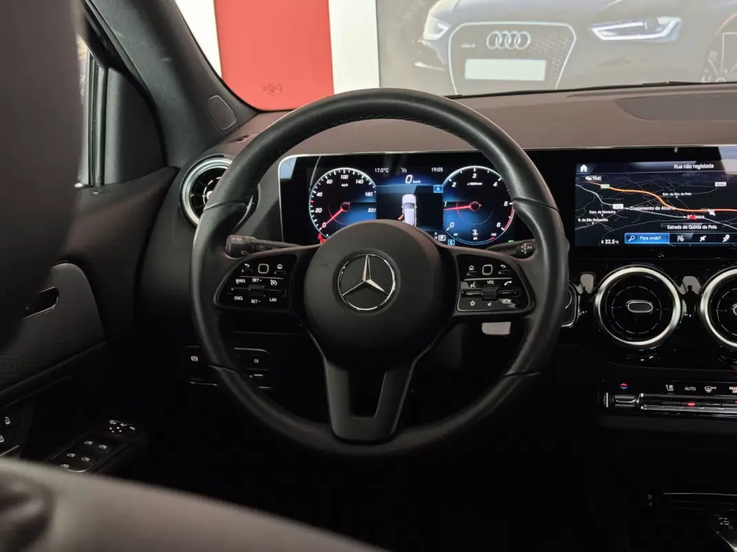 Mercedes-Benz GLA 180 2022 - 35990 EUR, 98845 km - AUTO.MOTO.pt - 98845km - foto 21 de 22