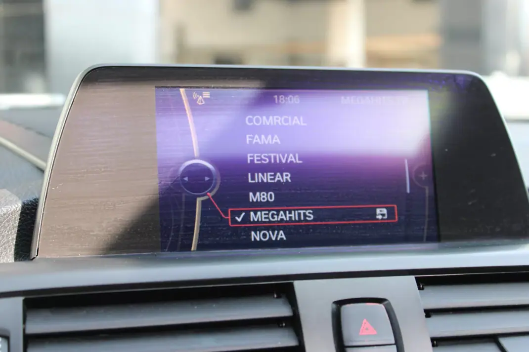 BMW 116 2013 - 9900 EUR, 211000 km - AUTO.MOTO.pt - 211000km - foto 10 de 17