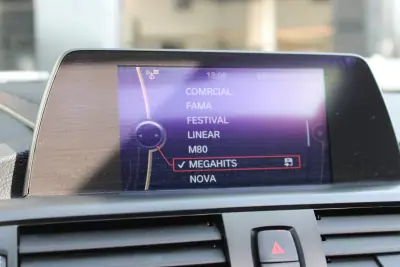 BMW 116 2013 - 9900 EUR, 211000 km - AUTO.MOTO.pt - 211000km - foto 10 de 17