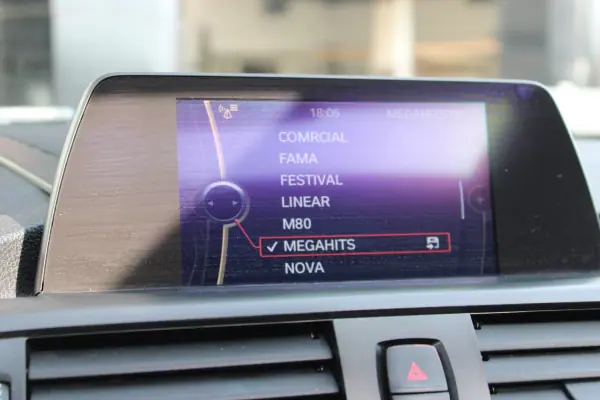 BMW 116 2013 - 9900 EUR, 211000 km - AUTO.MOTO.pt - 211000km - foto 10 de 17