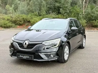 Renault Mégane Sport Tourer 2019 - 12900 EUR, 128050 km - AUTO.MOTO.pt - 128050km - foto 2 de 18