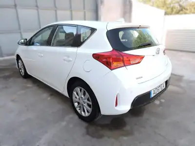 Toyota Auris 2015 - 12750 EUR, 141331 km - AUTO.MOTO.pt - 141331km - foto 5 de 15