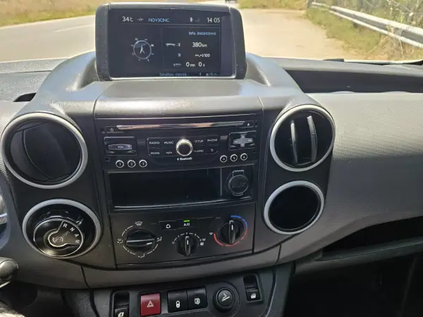Peugeot PARTNER GIRAFON 2014 - 7999 EUR, 149000 km - AUTO.MOTO.pt - 149000km - foto 10 de 10