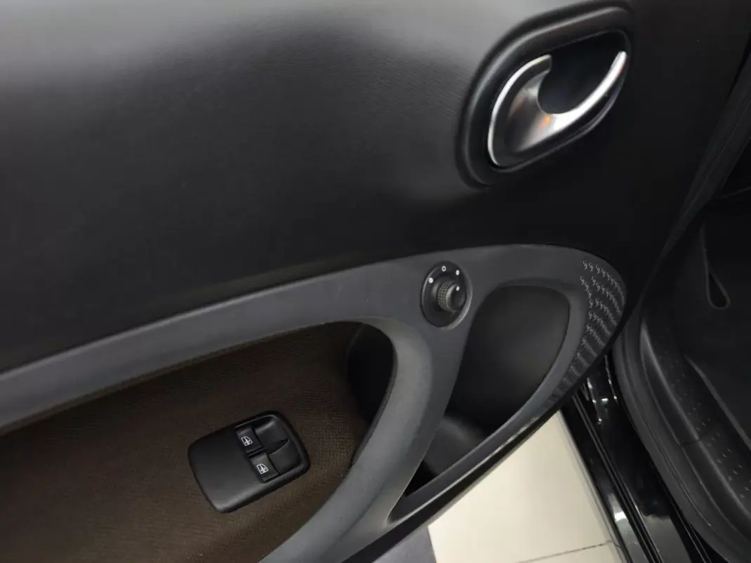 Smart ForTwo Coupé 2018 - 13450 EUR, 110509 km - AUTO.MOTO.pt - 110509km - foto 19 de 33