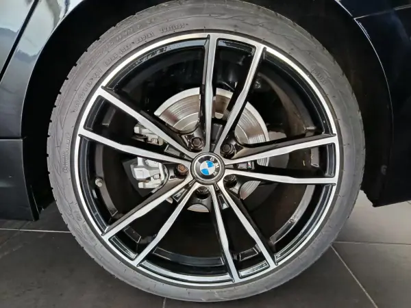 BMW 320 2019 - 28900 EUR, 140000 km - AUTO.MOTO.pt - 140000km - foto 19 de 35