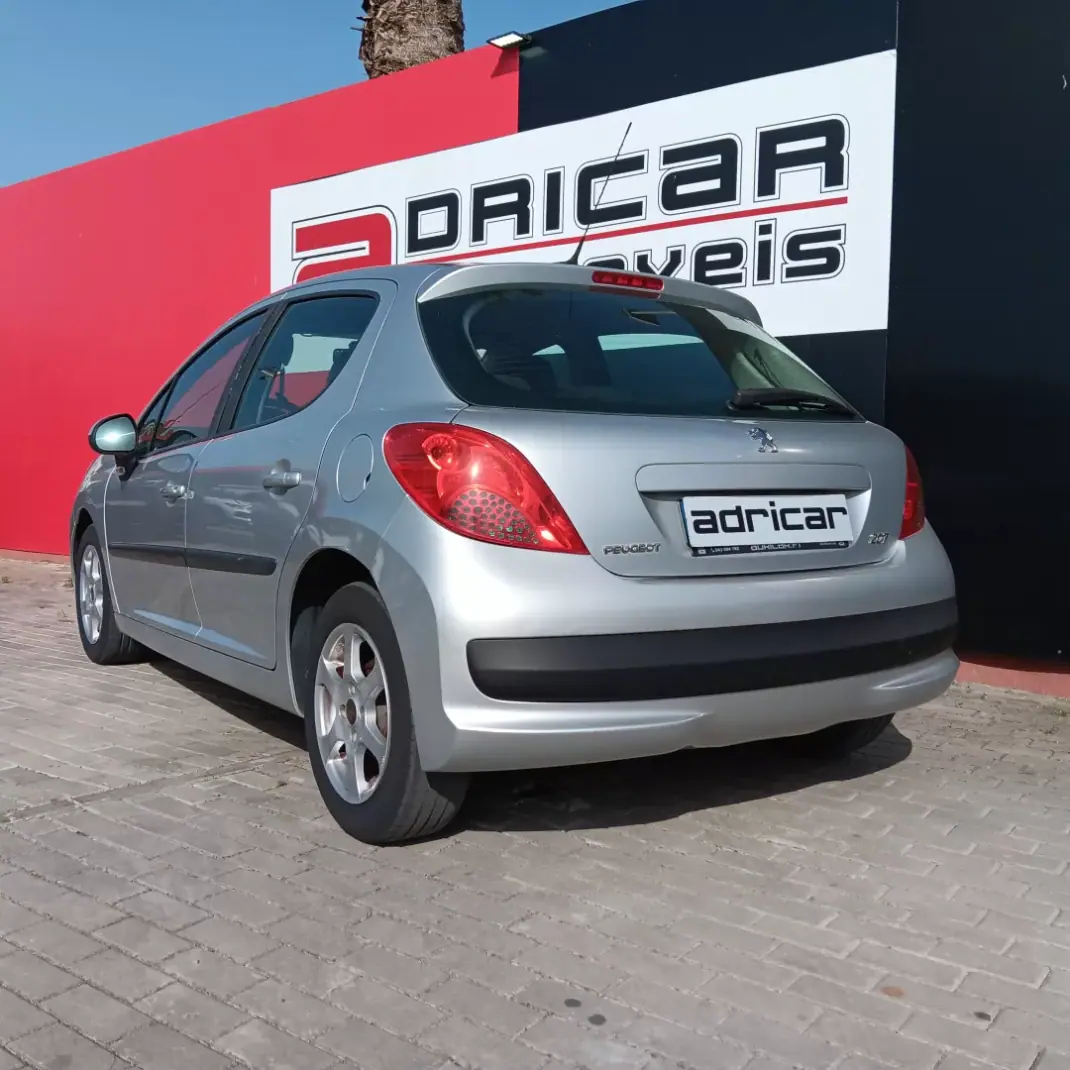 Peugeot 207 2007 - 5500 EUR, 181334 km - AUTO.MOTO.pt - 181334km - foto 8 de 15
