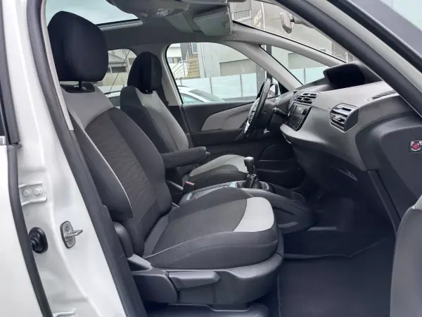 Citroën C4 Picasso 2015 - 9250 EUR, 160000 km - AUTO.MOTO.pt - 160000km - foto 62 de 68