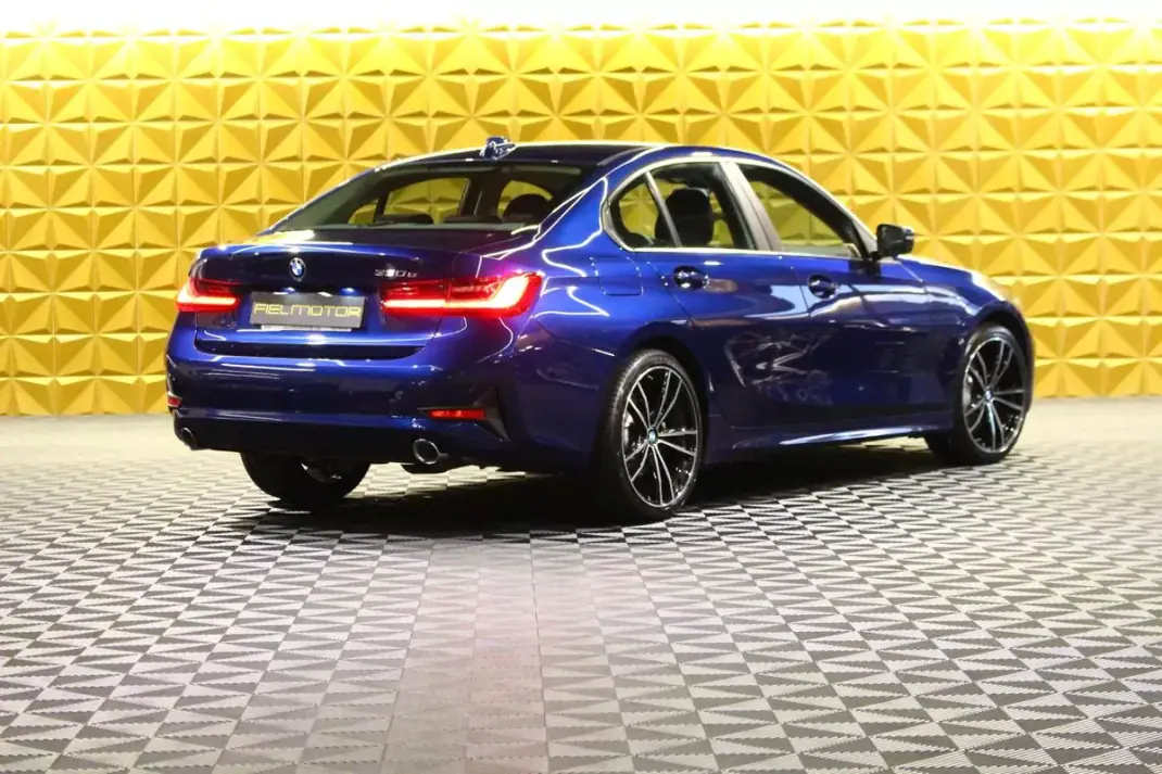 BMW 330 2019 - 23900 EUR, 140000 km - AUTO.MOTO.pt - 140000km - foto 9 de 29
