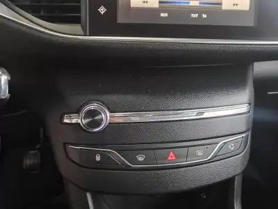 Peugeot 308 2014 - 9350 EUR, 207000 km - AUTO.MOTO.pt - 207000km - foto 32 de 34