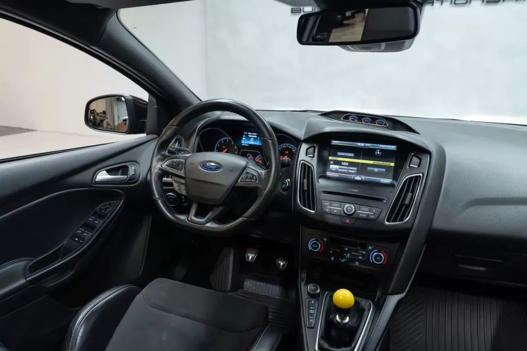 Ford Focus 2016 - 42950 EUR, 61000 km - AUTO.MOTO.pt - 61000km - foto 21 de 49