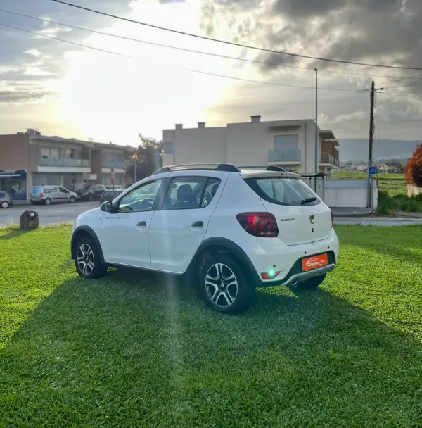 Dacia Sandero 2020 - 13400 EUR, 21890 km - AUTO.MOTO.pt - 21890km - foto 7 de 14
