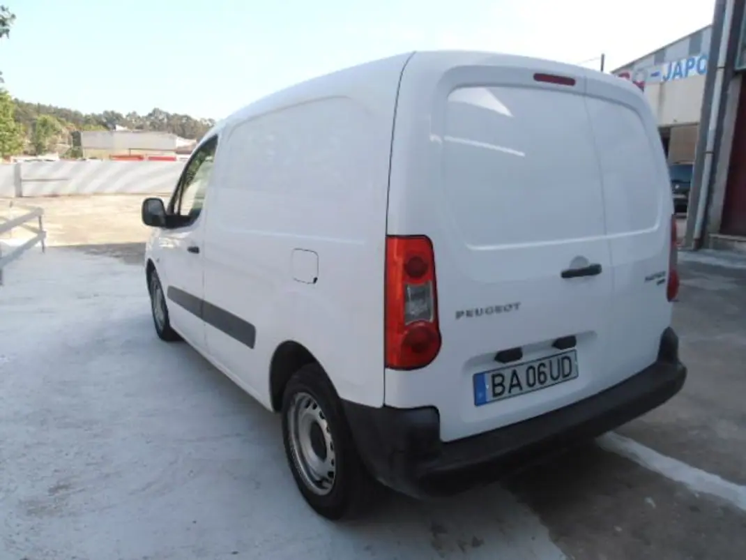 Peugeot 2016 - 10900 EUR, 112647 km - 112647km - foto 4 de 12