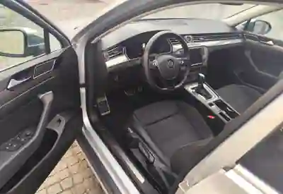 Volkswagen Passat 2016 - 11500 EUR, 400000 km - AUTO.MOTO.pt - 400000km - foto 3 de 7