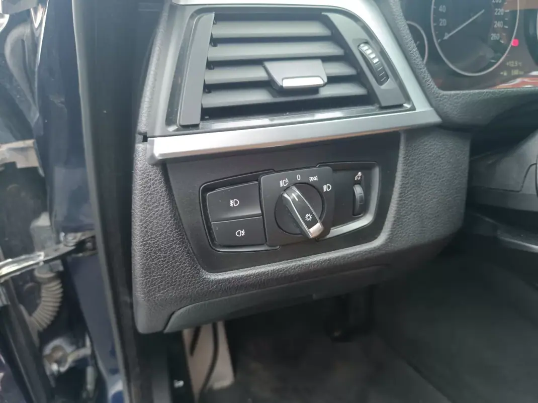 BMW 418 Gran Coupé 2017 - 19899 EUR, 172577 km - AUTO.MOTO.pt - 172577km - foto 22 de 32