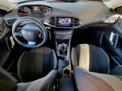 Peugeot 308 SW 2017 - 7900 EUR, 220982 km - AUTO.MOTO.pt - 220982km - foto 6 de 17