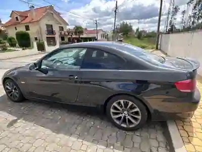 BMW 320 2009 - 11000 EUR, 240 km - AUTO.MOTO.pt - 240km - foto 5 de 8