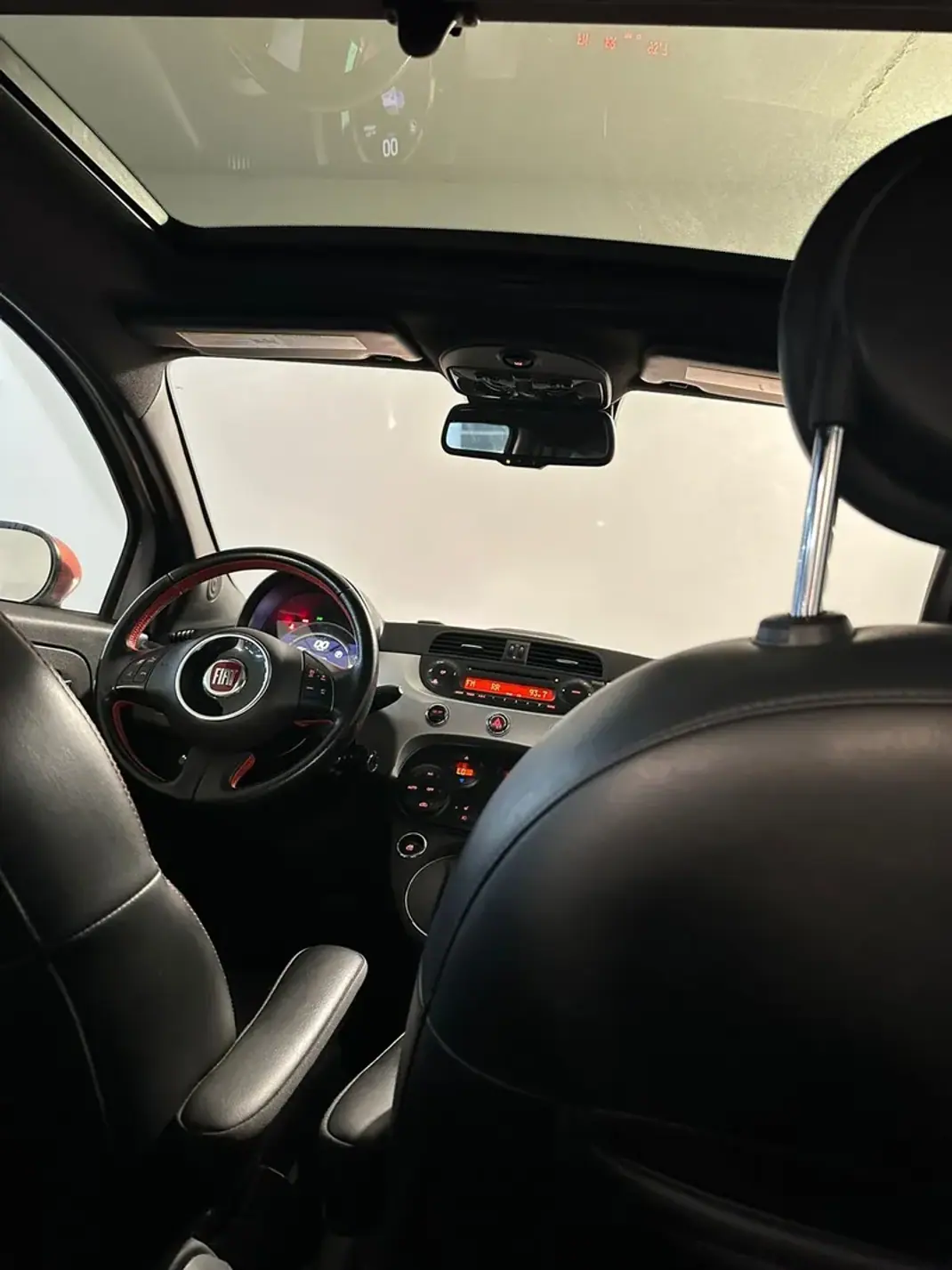 Fiat 500e 2015 - 10750 EUR, 89000 km - AUTO.MOTO.pt - 89000km - foto 14 de 27