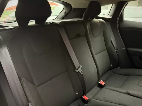 Volvo V40 2018 - 16850 EUR, 87000 km - AUTO.MOTO.pt - 87000km - foto 10 de 16