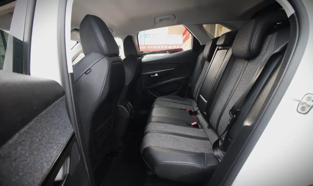 Peugeot 3008 2018 - 16990 EUR, 138000 km - AUTO.MOTO.pt - 138000km - foto 17 de 26