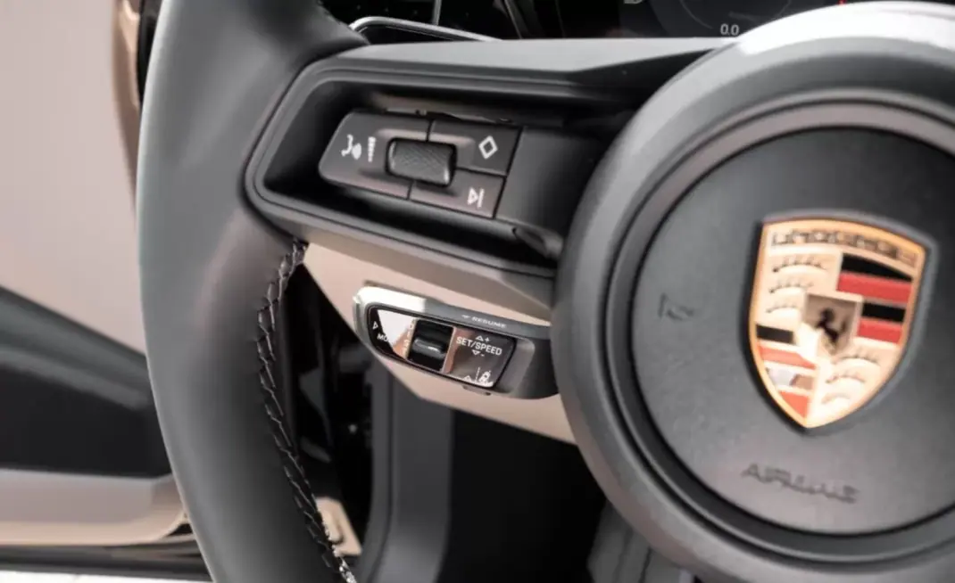 Porsche Macan 2025 - 77100 EUR, 10900 km - AUTO.MOTO.pt - 10900km - foto 12 de 18