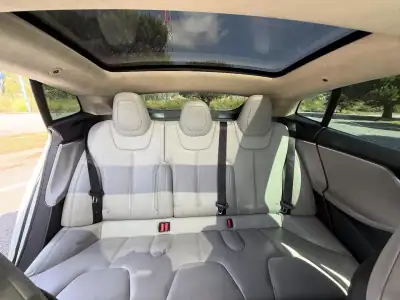 Tesla Model S 2015 - 27500 EUR, 162000 km - AUTO.MOTO.pt - 162000km - foto 13 de 21