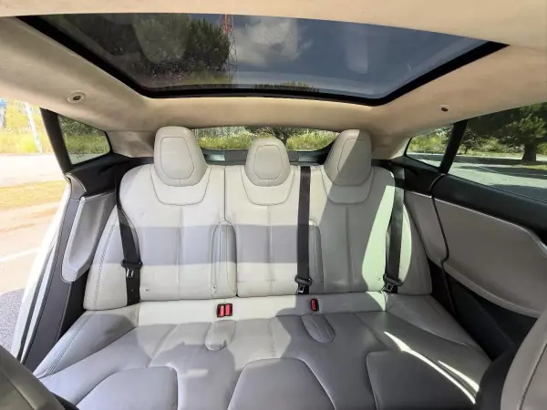 Tesla Model S 2015 - 27500 EUR, 162000 km - AUTO.MOTO.pt - 162000km - foto 13 de 21