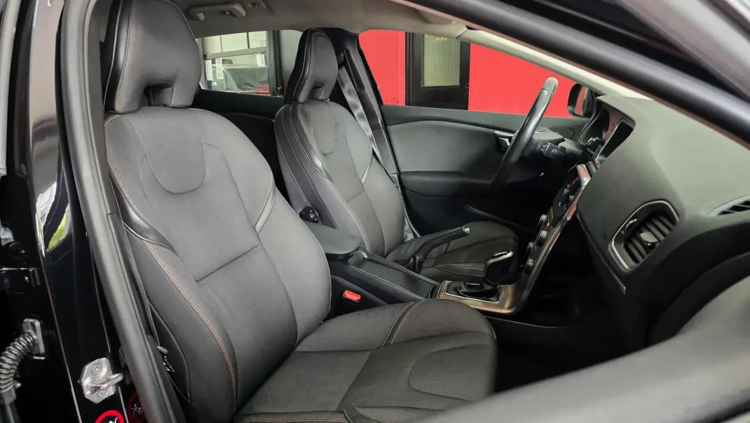 Volvo V40 Cross Country 2017 - 13990 EUR, 169554 km - 169554km - foto 54 de 61