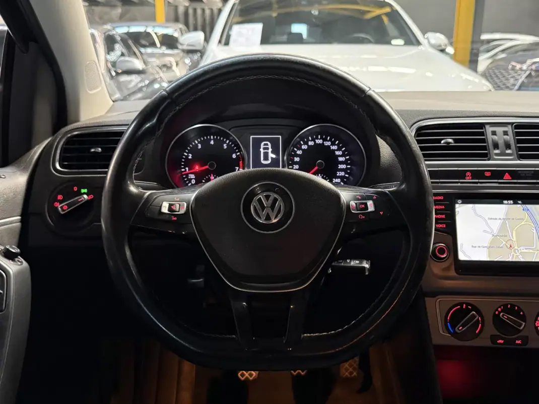 Volkswagen Polo 2016 - 10990 EUR, 106798 km - AUTO.MOTO.pt - 106798km - foto 13 de 25