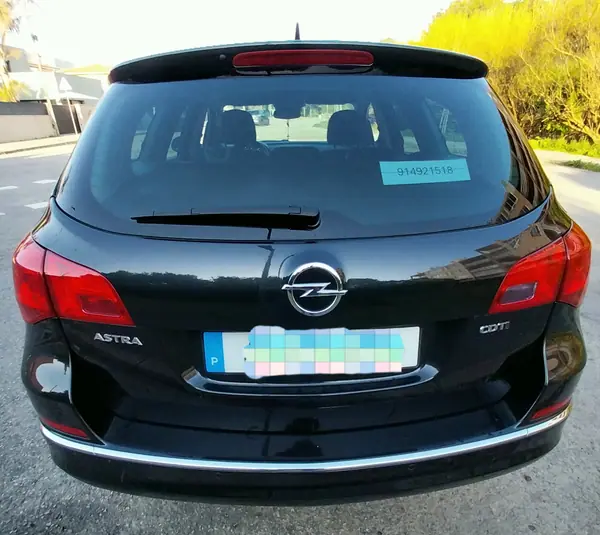 Opel Astra Sports Tourer 2015 - 7000 EUR, 168300 km - AUTO.MOTO.pt - 168300km - foto 2 de 4
