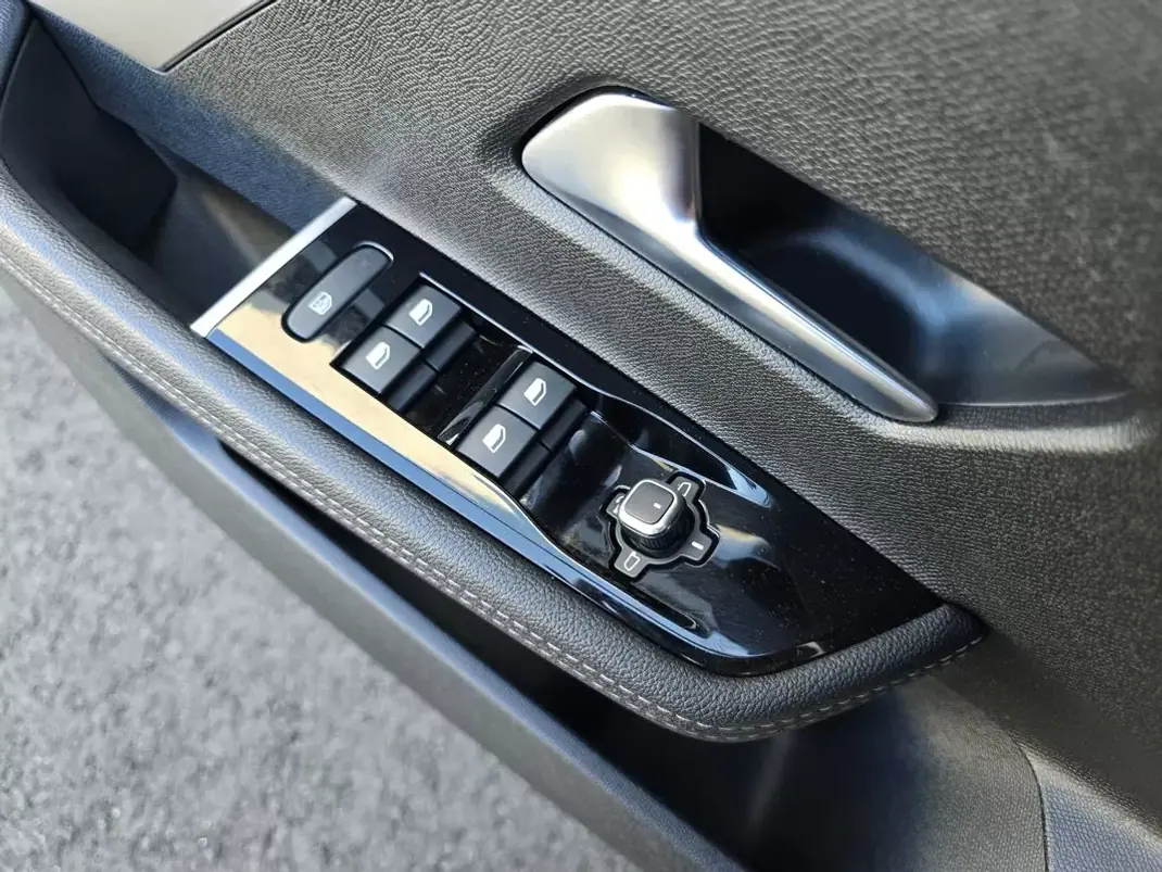 Opel Astra 2023 - 19900 EUR, 16940 km - AUTO.MOTO.pt - 16940km - foto 36 de 39