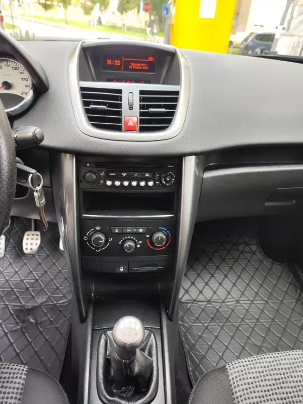 Peugeot 207 2011 - 5480 EUR, 219000 km - AUTO.MOTO.pt - 219000km - foto 34 de 38