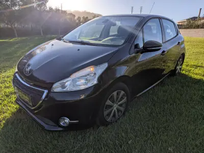 Peugeot 208 2012 - 9500 EUR, 202000 km - foto 1 de 11