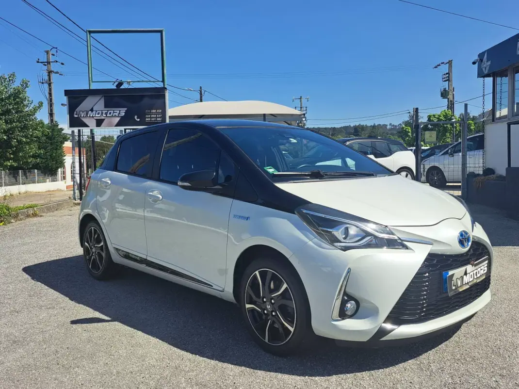 Toyota Yaris 2018 - 16750 EUR, 57032 km - AUTO.MOTO.pt - 57032km - foto 1 de 35