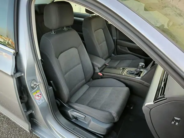 Volkswagen Passat 2019 - 19950 EUR, 155079 km - AUTO.MOTO.pt - 155079km - foto 29 de 60