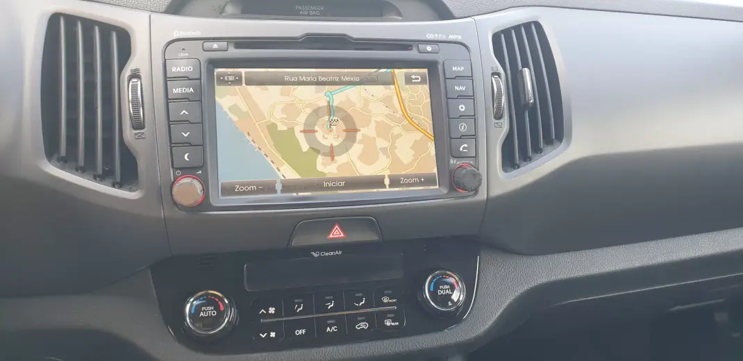 Kia Sportage 2012 - 10750 EUR, 181000 km - AUTO.MOTO.pt - 181000km - foto 11 de 15