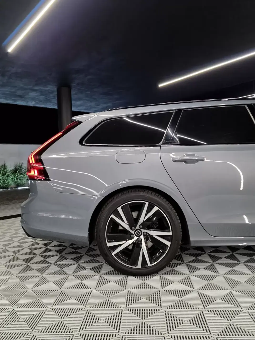 Volvo V90 2021 - 33750 EUR, 125000 km - 125000km - foto 16 de 27