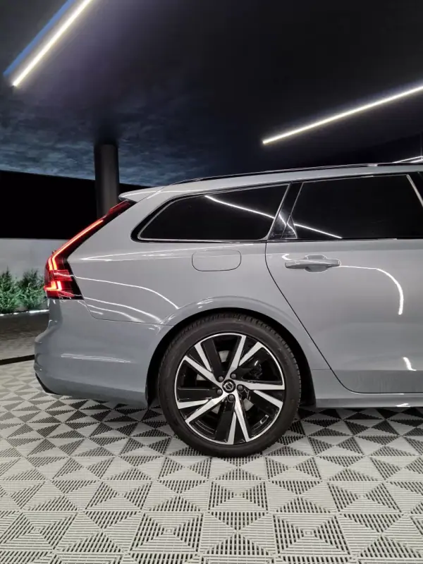 Volvo V90 2021 - 36750 EUR, 125000 km - AUTO.MOTO.pt - 125000km - foto 16 de 27
