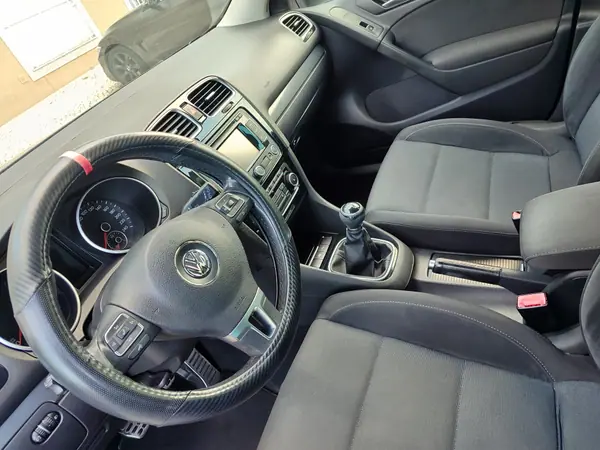 Volkswagen Golf 2011 - 9500 EUR, 179600 km - AUTO.MOTO.pt - 179600km - foto 14 de 15