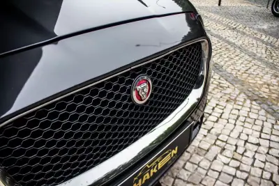 Jaguar F-Pace 2018 - 22990 EUR, 155156 km - 155156km - foto 9 de 48
