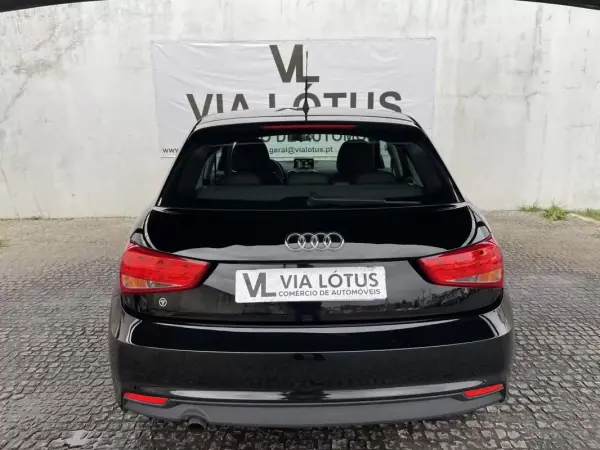 Audi A1 Sportback 2018 - 15250 EUR, 85720 km - AUTO.MOTO.pt - 85720km - foto 4 de 17