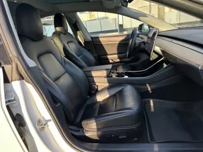 Tesla Model 3 2019 - 24900 EUR, 170000 km - 170000km - foto 41 de 49