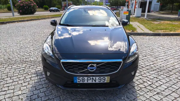 Volvo V40 Cross Country 2015 - 6990 EUR, 315000 km - AUTO.MOTO.pt - 315000km - foto 2 de 22