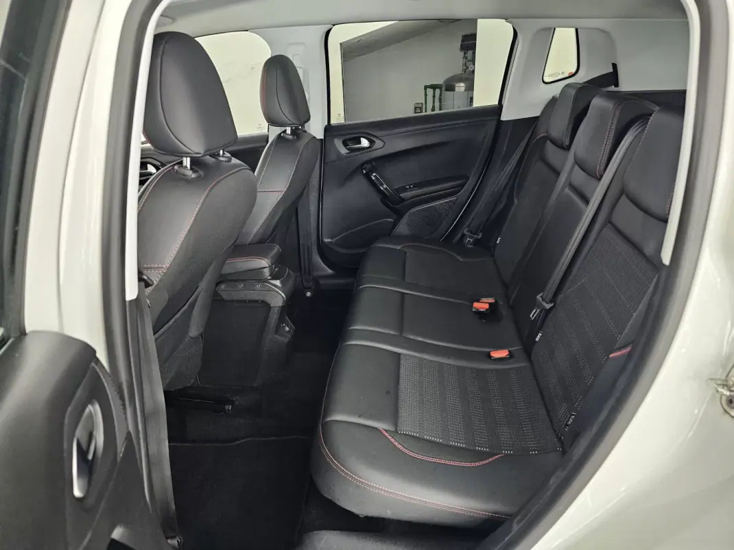 Peugeot 2008 2019 - 12850 EUR, 138694 km - AUTO.MOTO.pt - 138694km - foto 27 de 35