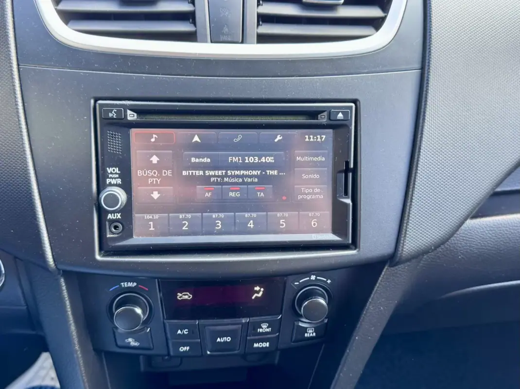 Suzuki Swift 2015 - 8990 EUR, 178000 km - AUTO.MOTO.pt - 178000km - foto 26 de 28