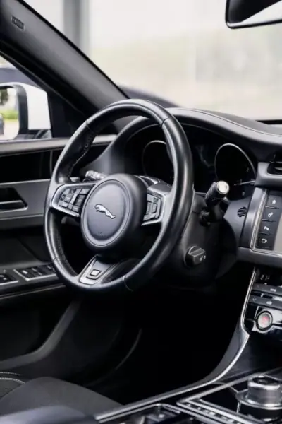 Jaguar XF 2017 - 24990 EUR, 145800 km - AUTO.MOTO.pt - 145800km - foto 52 de 55