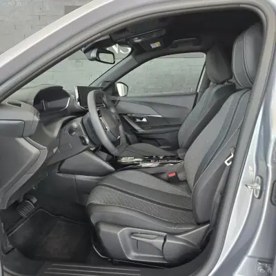 Peugeot e-2008 2025 - 29900 EUR, 5239 km - AUTO.MOTO.pt - 5239km - foto 17 de 23