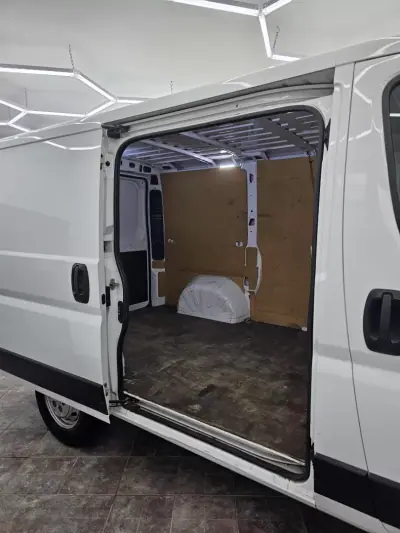 Peugeot BOXER 2.0 BlueHDi 435 L4H2 Premium 2017 - 15990 EUR, 168872 km - AUTO.MOTO.pt - 168872km - foto 29 de 30