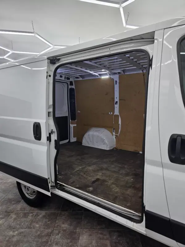 Peugeot BOXER 2.0 BlueHDi 435 L4H2 Premium 2017 - 15990 EUR, 168872 km - AUTO.MOTO.pt - 168872km - foto 29 de 30
