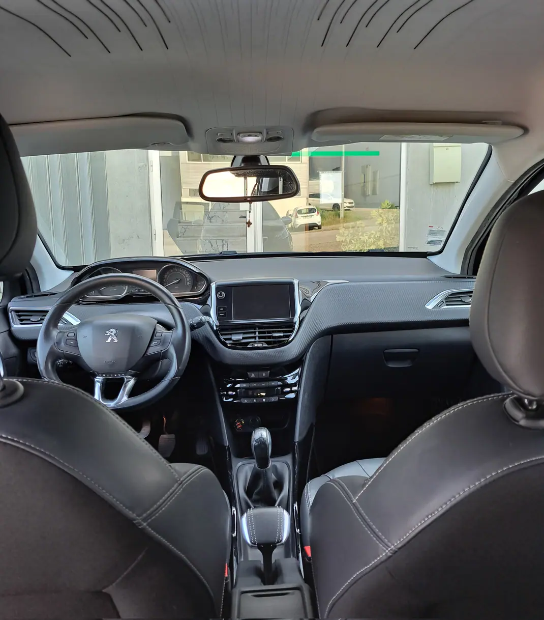 Peugeot 2008 2015 - 9100 EUR, 147000 km - AUTO.MOTO.pt - 147000km - foto 7 de 11